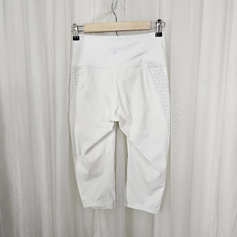 Lululemon Athletica White Ornate Crop 17